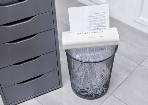 Poręczna, osobista i domowa niszczarka na kosz z wysuwaną rączką