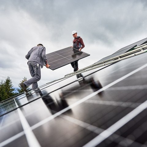 Qoltec Przetwornica solarna Monolith 3w1 z funkcją ładowania AC 10A | MPPT 40A | UPS | ATS | 1000W | 2000W | 12V na 230V | Czys