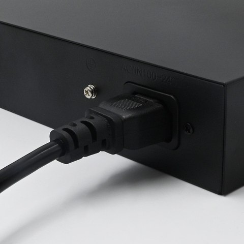 Qoltec Przełącznik sieciowy SWITCH Fast Ethernet PoE | 8x RJ45 | 2x RJ45 Uplink | 120W | 10/100 Mb/s