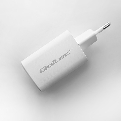 Qoltec Ładowarka sieciowa 65W GaN ULTRA | 5-20V | 2.25-3.25A | 1 x USB typ C PD | 1 x USB QC 3.0 | Laptop | Smartfon | Biała